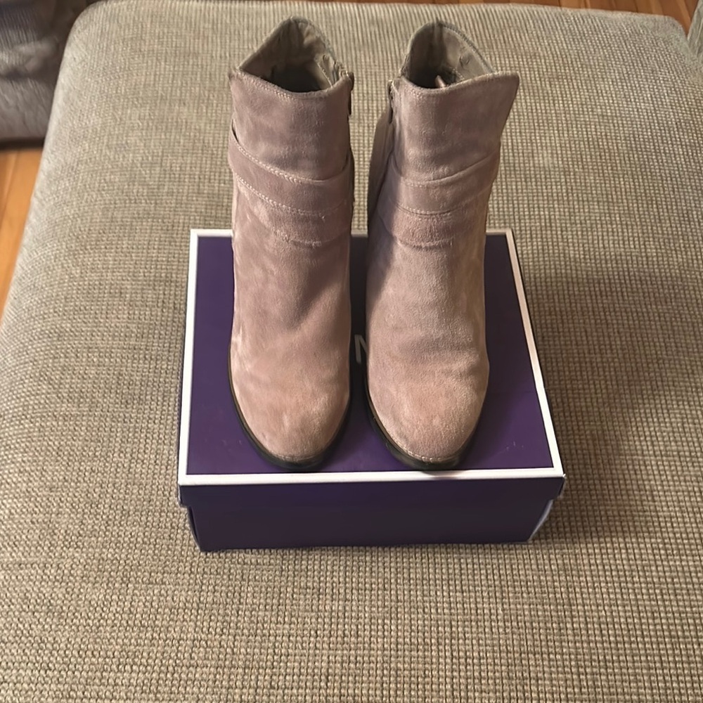 Sole Society Tan Heeled Boots Sleek Streamlined Silhouette